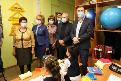 Перспективы перехода школ в Иркутской области на односменный режим обсудят в ЗС   